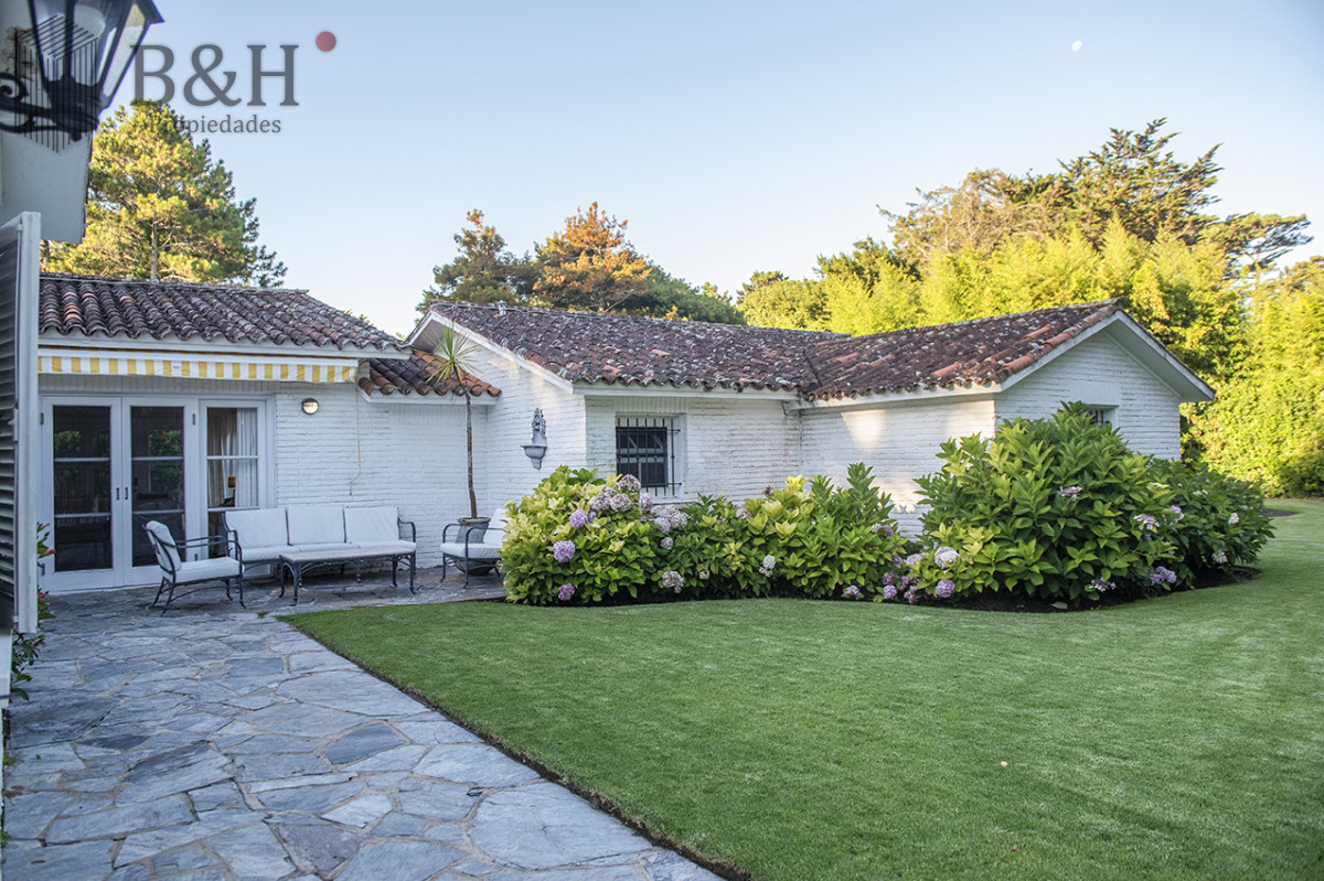 Casa ID.4215 - Vende casa en Brava, Punta del Este, de 5 dormitorios.