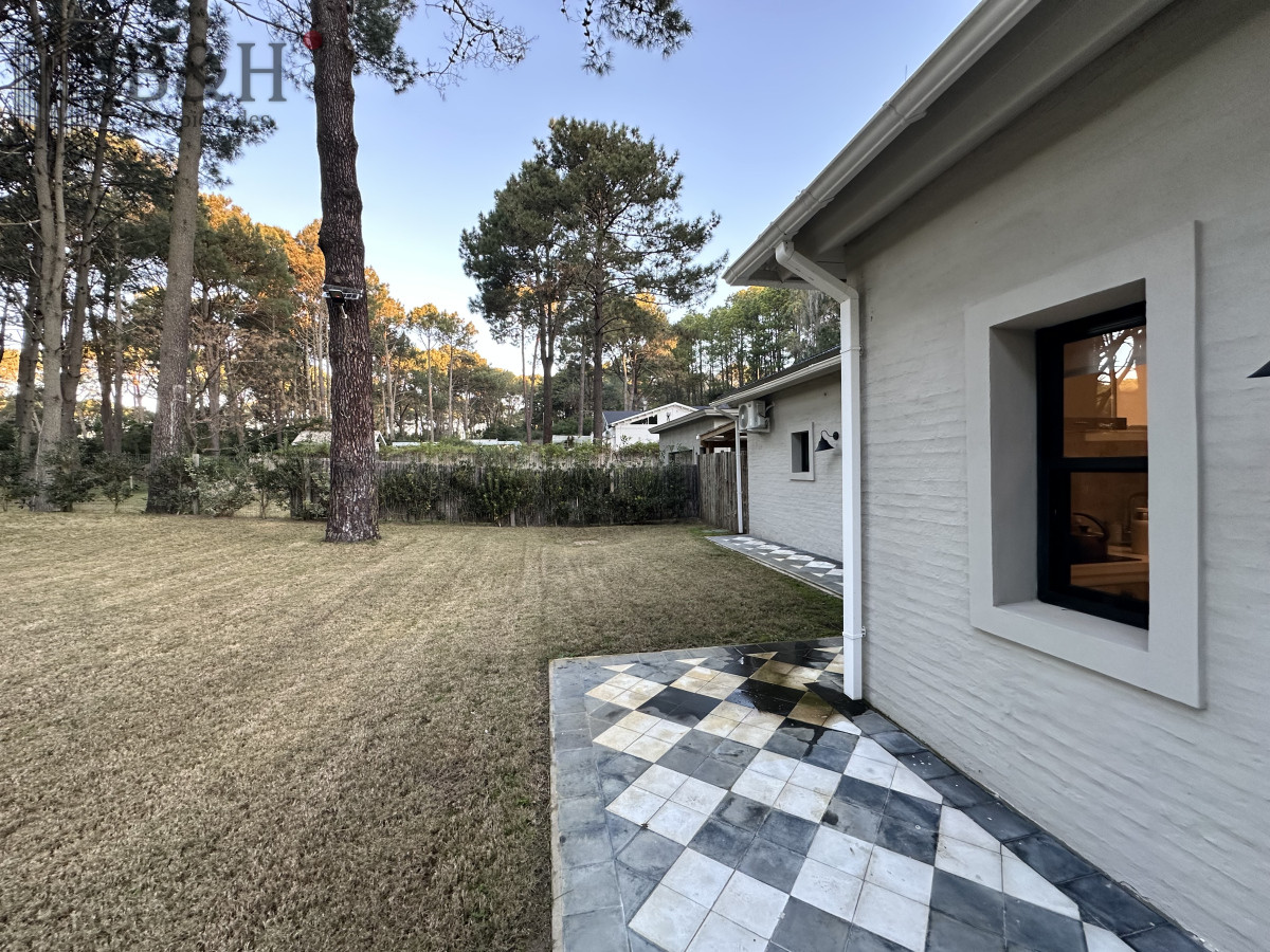 Casa ID.6000 - Vende casa de 3 dormitorios con fondo al Club de Golf, Punta Ballena