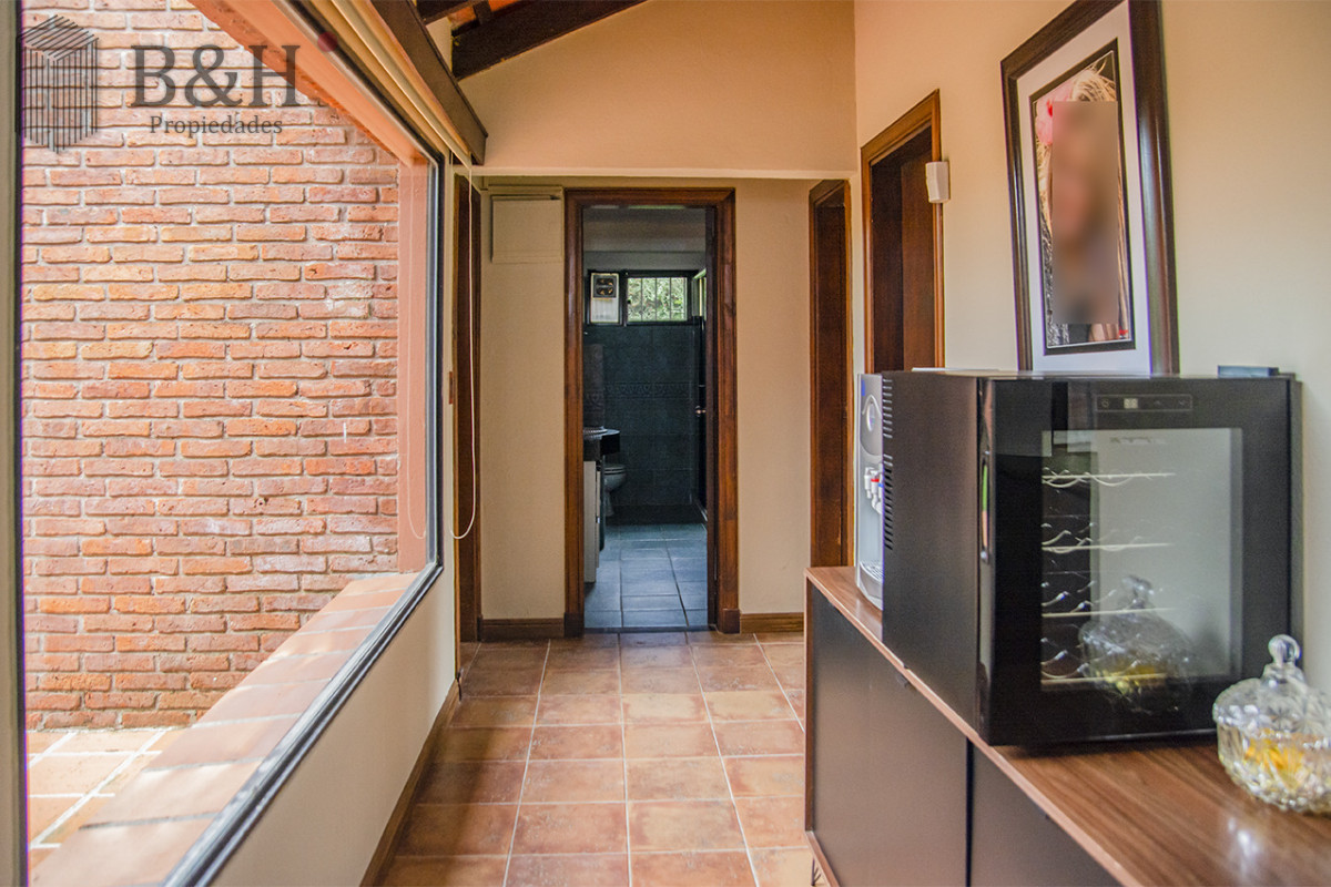 Casa ID.6694 - En venta casa de 3 Dormitorios en Jardines de Córdoba con Barbacoa 