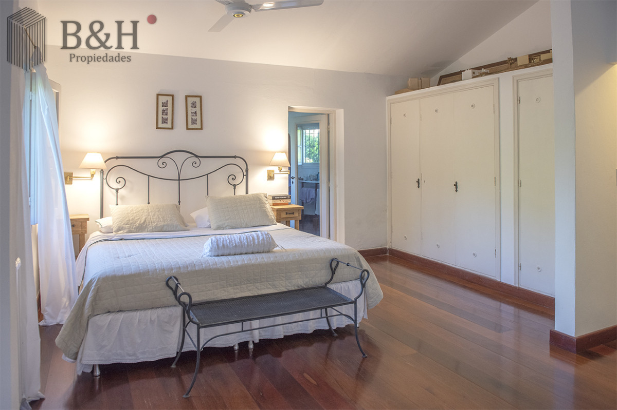 Casa ID.4215 - Vende casa en Brava, Punta del Este, de 5 dormitorios.