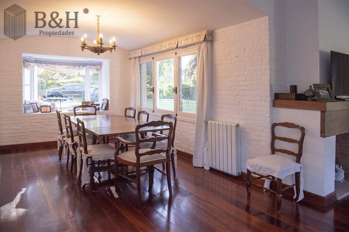 Casa ID.4215 - Vende casa en Brava, Punta del Este, de 5 dormitorios.