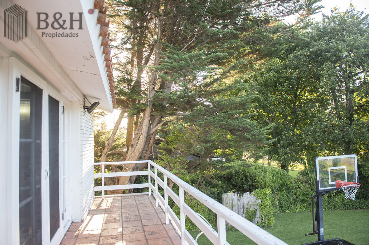 Casa ID.4215 - Vende casa en Brava, Punta del Este, de 5 dormitorios.