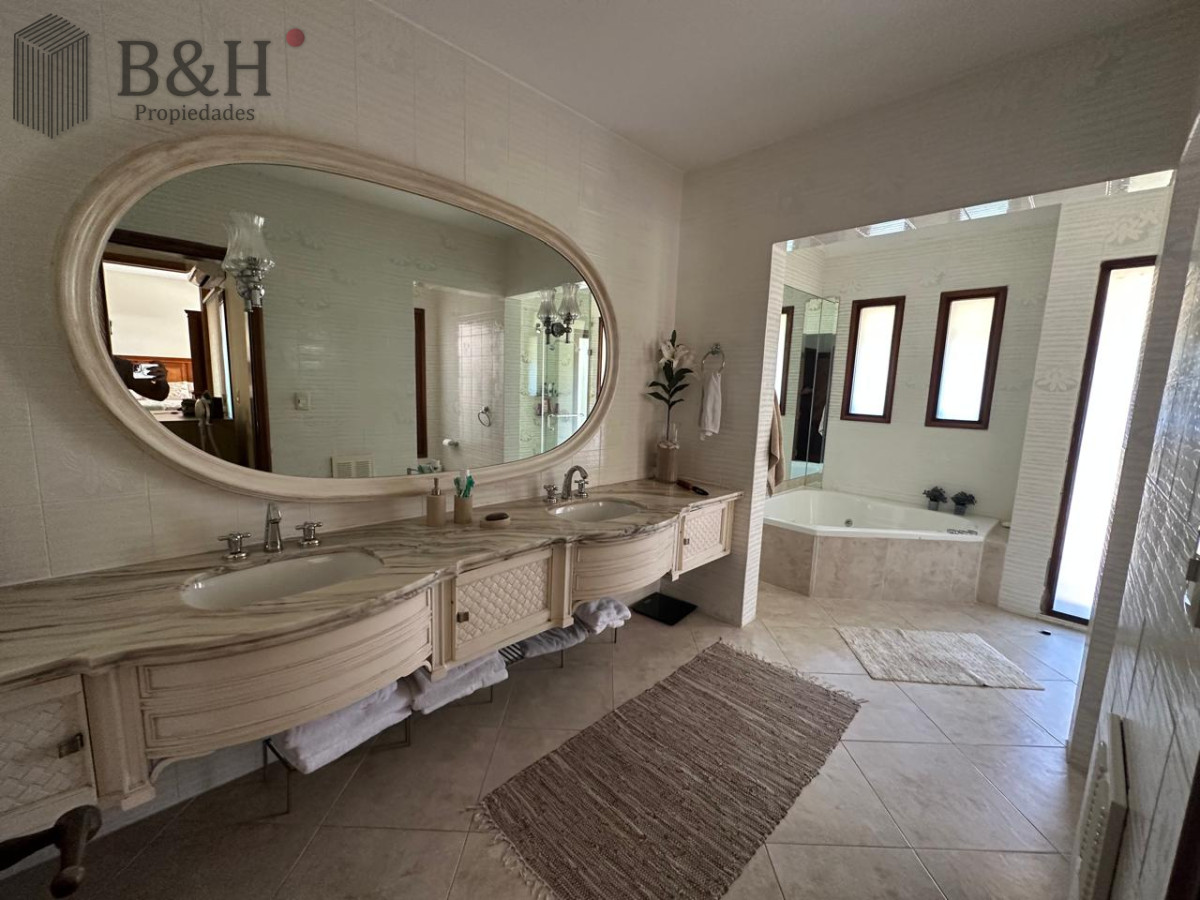 Casa ID.537 - Hermosa casa en venta en Punta del Este
