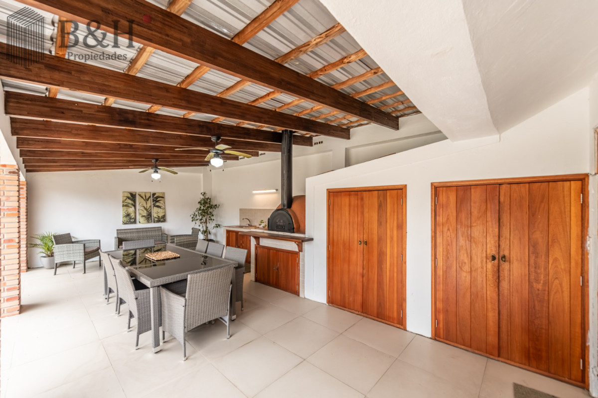 Casa ID.7824 - Vendemos espectacular casa de 4 dormitorios en Playa Mansa, Punta del este