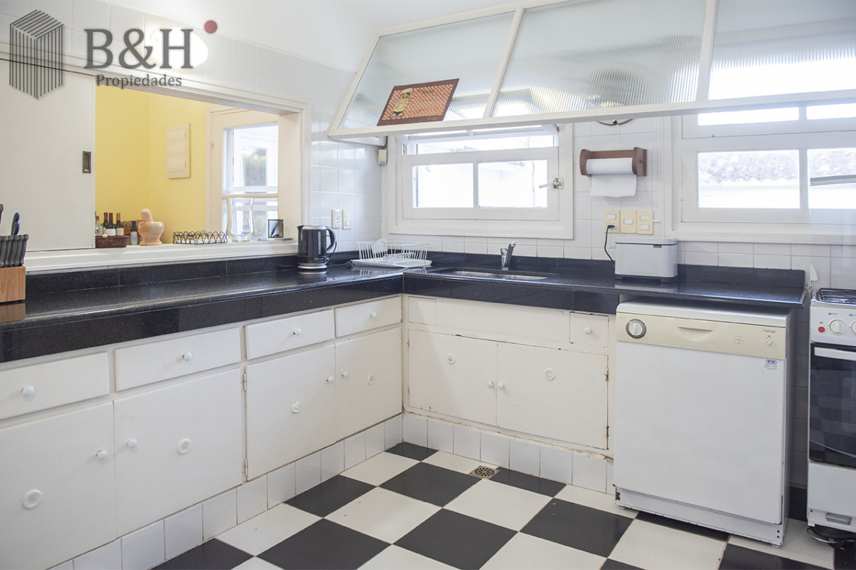 Casa ID.4215 - Vende casa en Brava, Punta del Este, de 5 dormitorios.