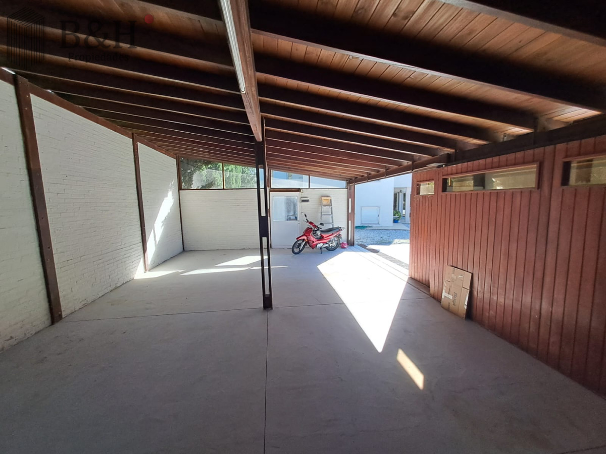 Casa ID.4229 - Espaciosa Casa en Barrio Privado de 6 dorm y piscina en Punta del Este