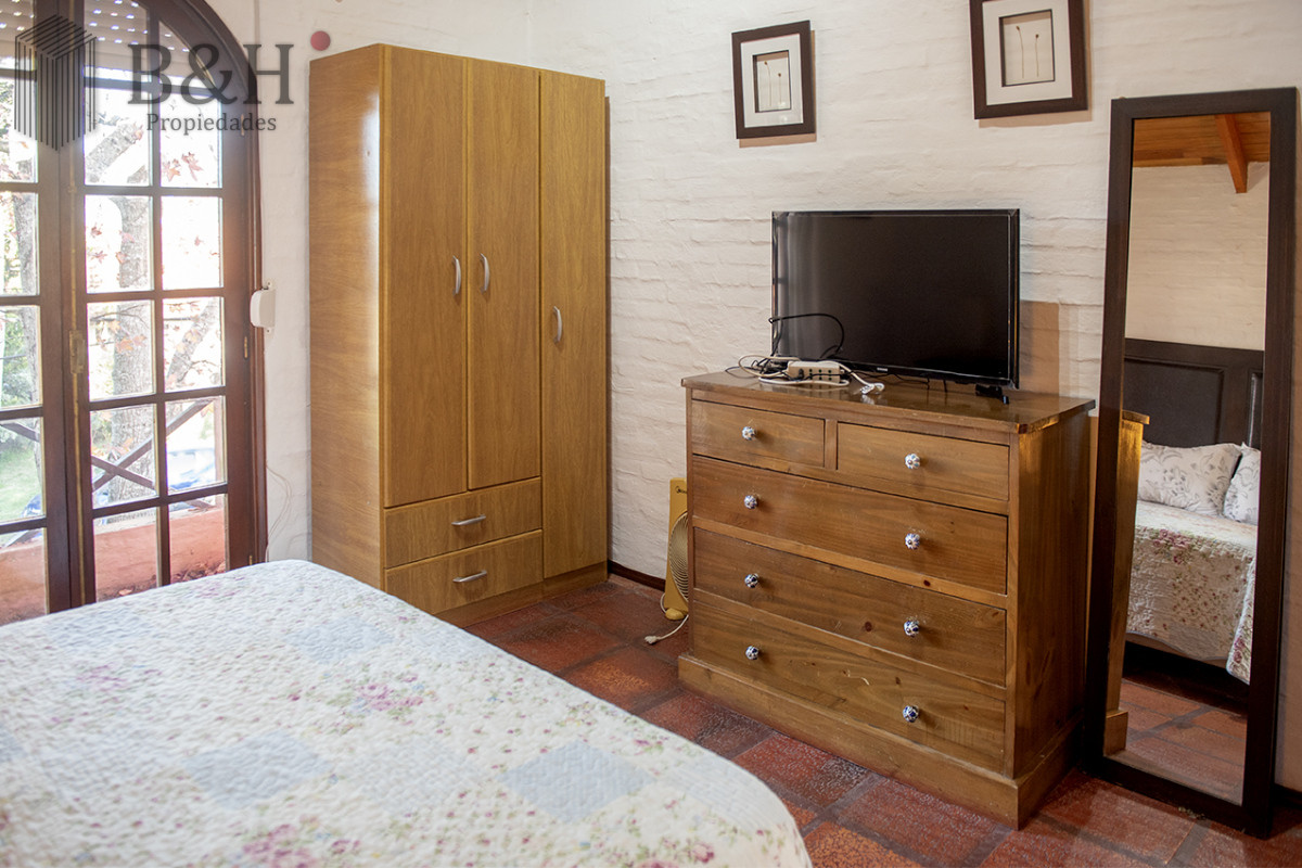 Casa ID.8024 - Muy linda casa en venta, zona inmejorable, 3 dormitorios y servicio
