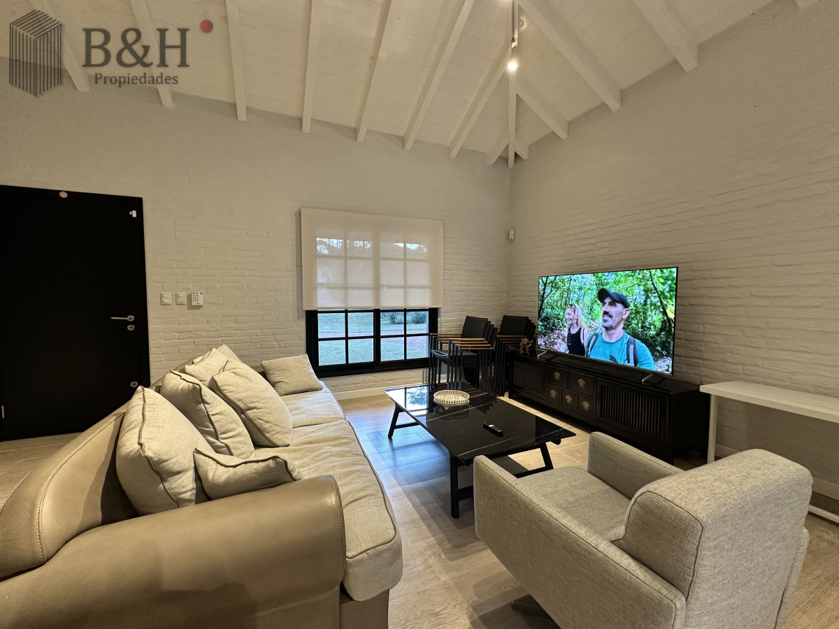 Casa ID.6000 - Vende casa de 3 dormitorios con fondo al Club de Golf, Punta Ballena
