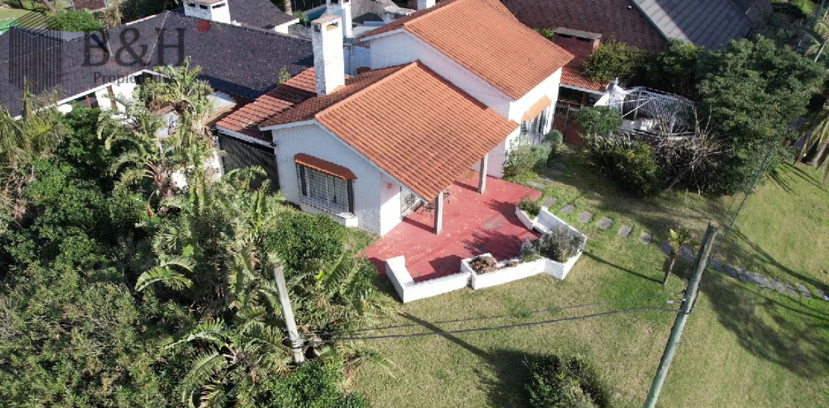 Casa ID.3827 - Casa de 4 dormitorios en Venta , Punta del este 