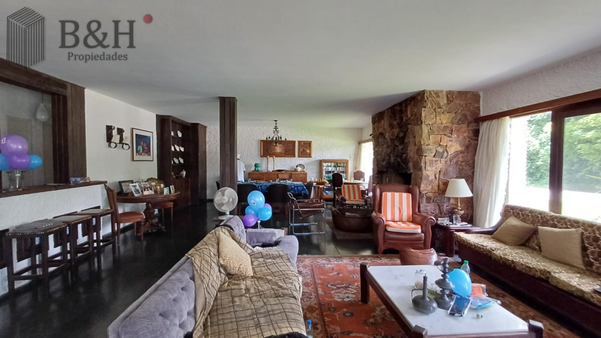 Casa ID.4220 - Vende Casa en Zona comercial en Lugano - Punta del Este