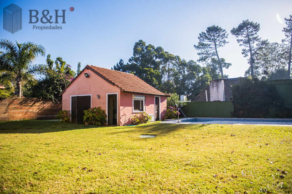 Casa ID.8024 - Muy linda casa en venta, zona inmejorable, 3 dormitorios y servicio