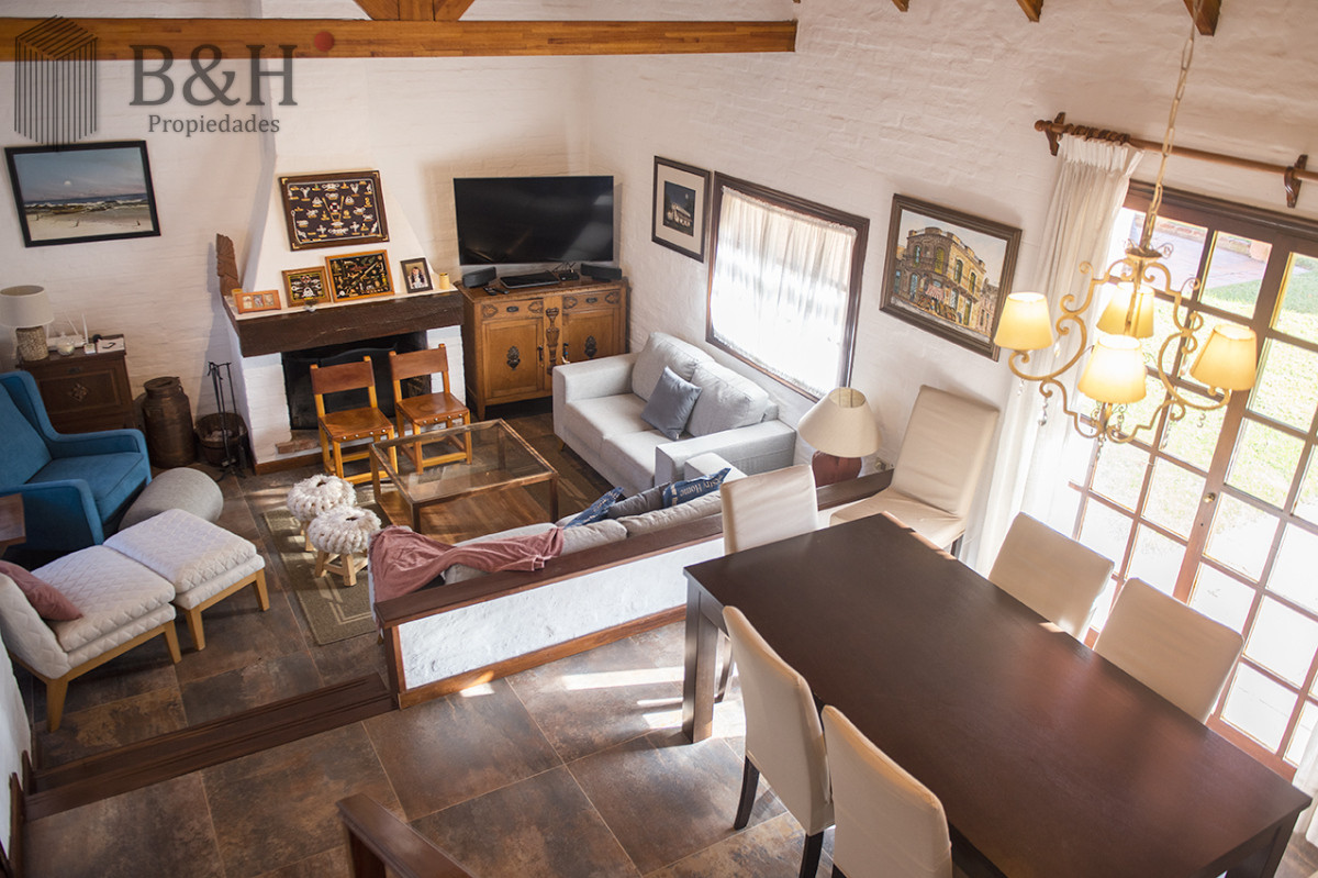 Casa ID.8024 - Muy linda casa en venta, zona inmejorable, 3 dormitorios y servicio