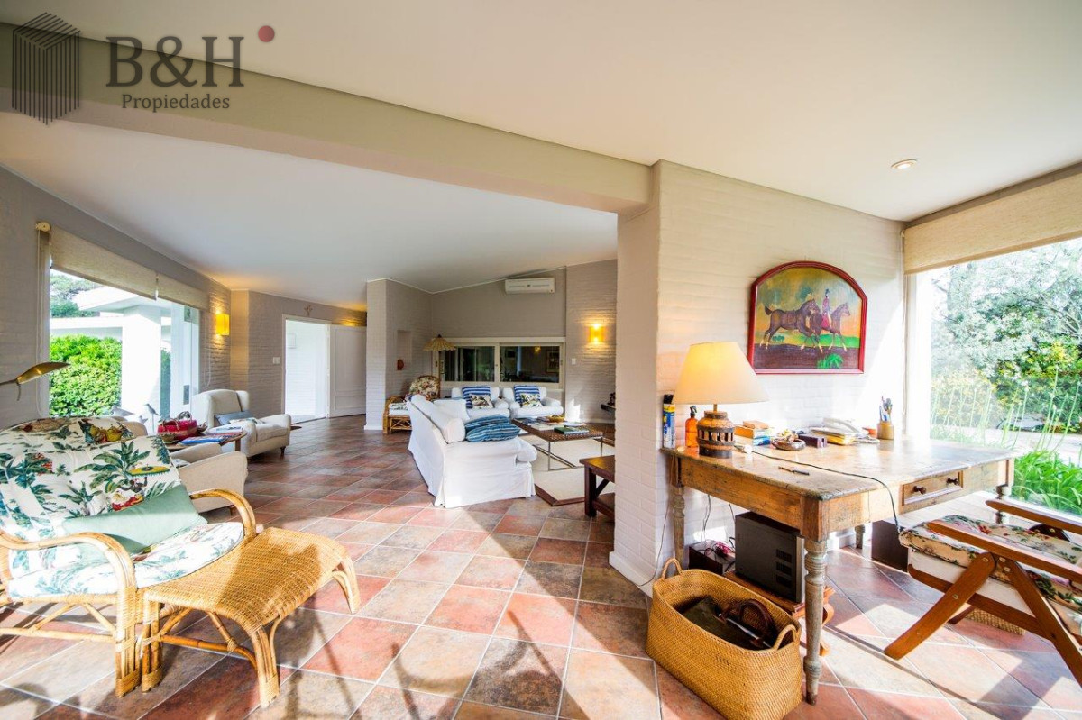 Casa ID.542 - Casa en venta de 5 dormitorios a metros del mar 