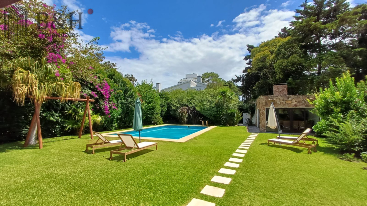 Casa ID.5451 - Vende gran casa para vivir todo el año, de 3 dormitorios en Punta del Este 