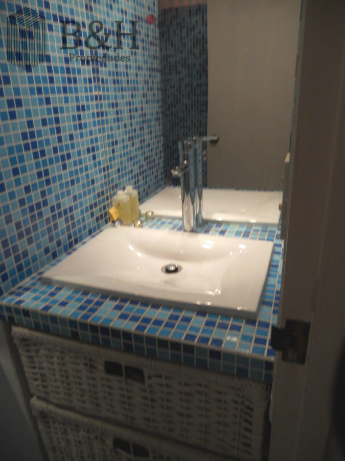 Casa ID.5600 - Chalet de 4 dormitorios, piscina y parrillero en alquiler. Zona tranquila. Punta del Este.