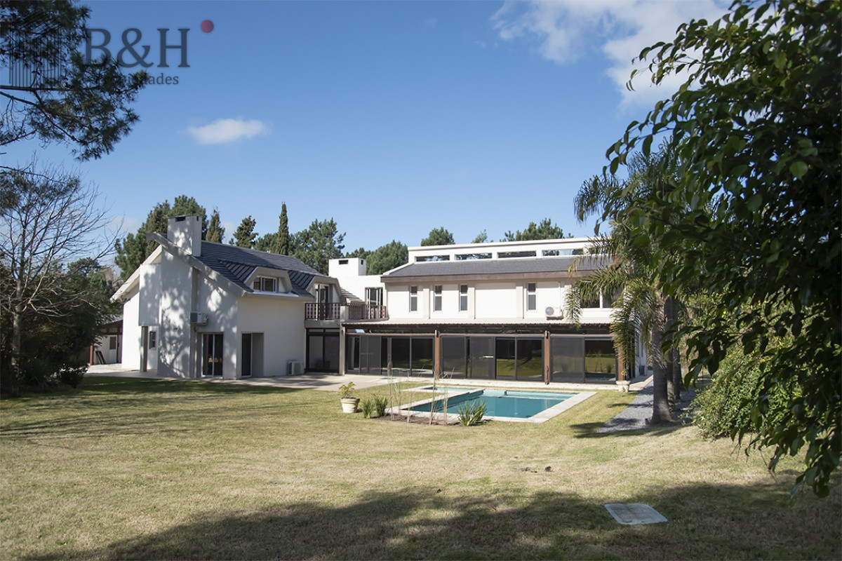 Casa ID.4229 - Espaciosa Casa en Barrio Privado de 6 dorm y piscina en Punta del Este