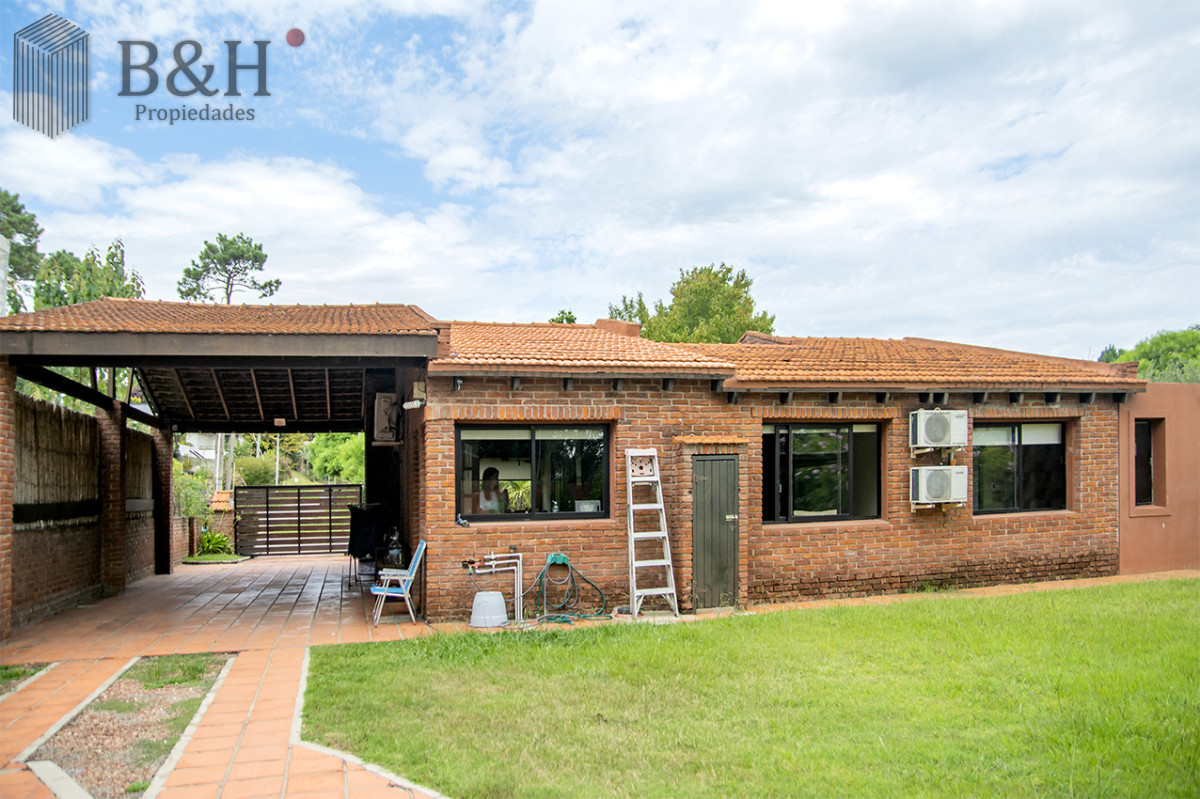 Casa ID.6694 - En venta casa de 3 Dormitorios en Jardines de Córdoba con Barbacoa 