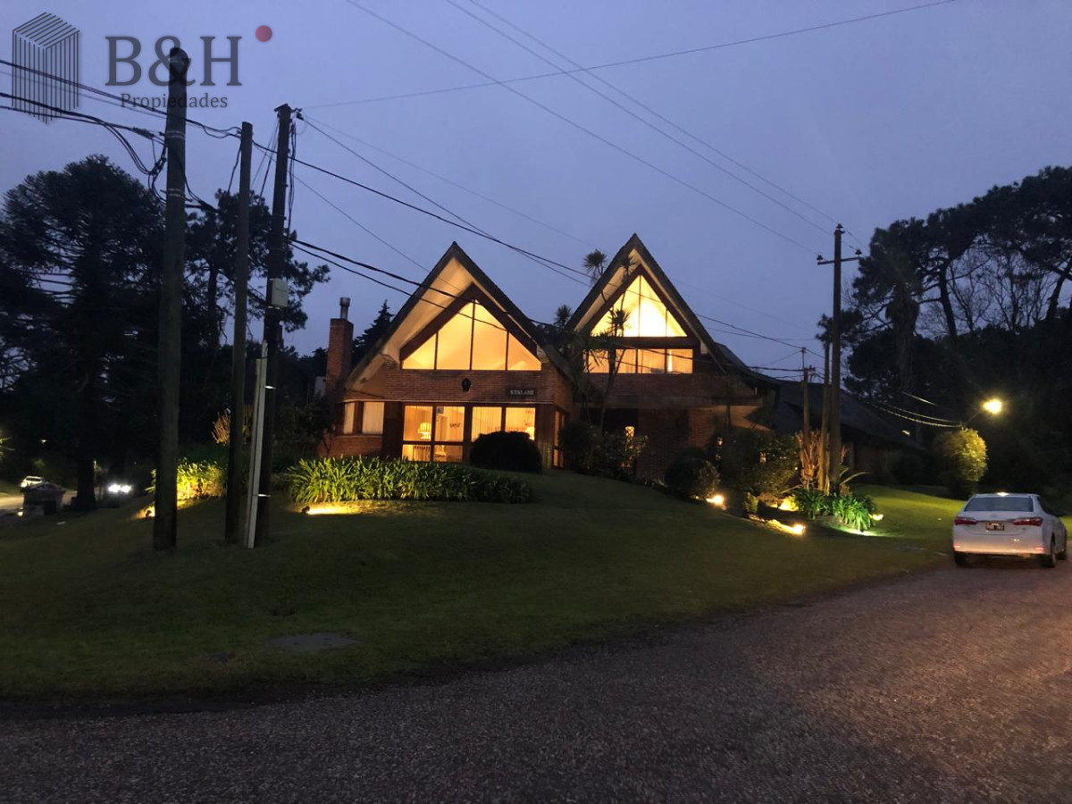 Casa ID.537 - Hermosa casa en venta en Punta del Este