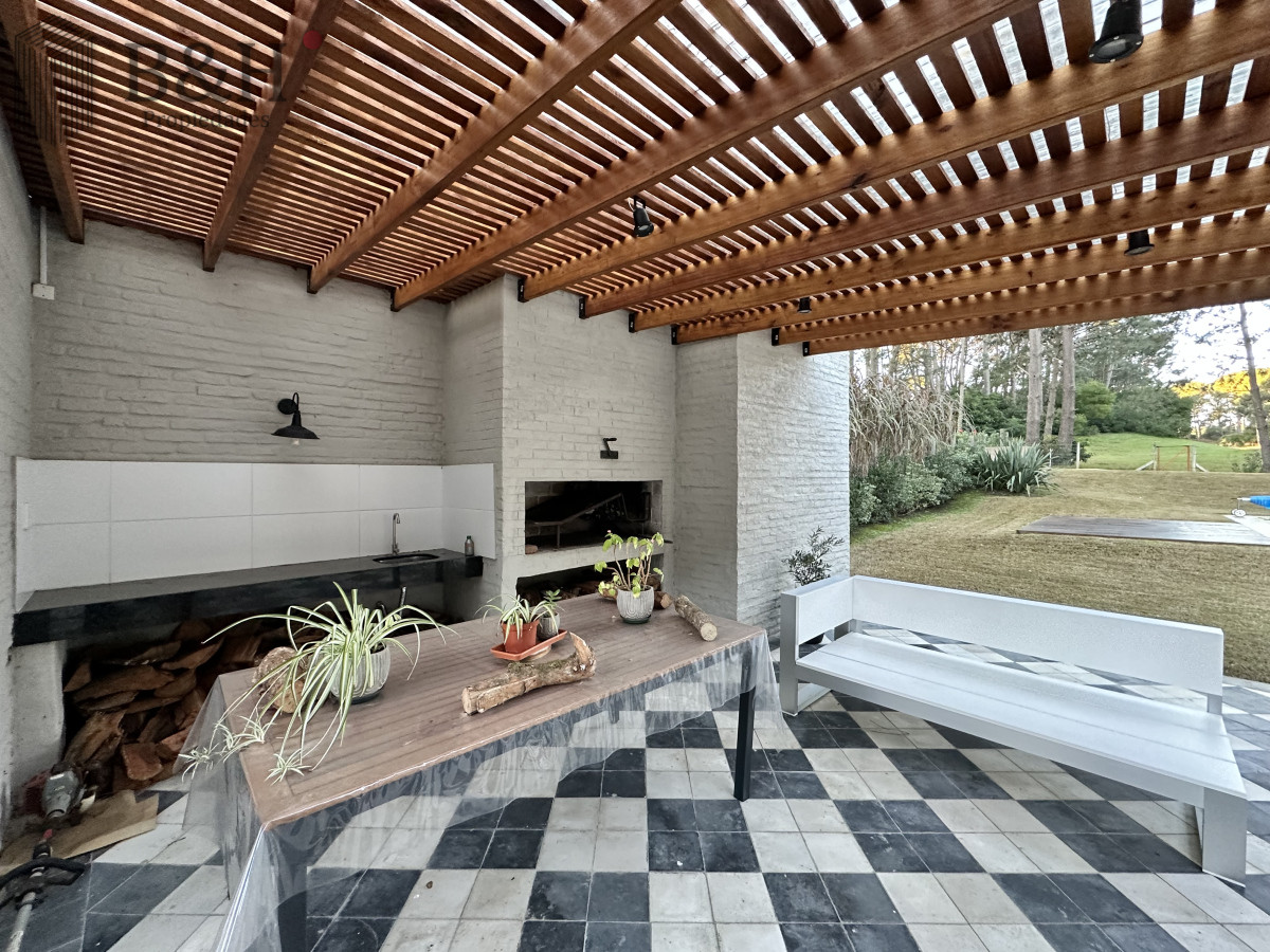 Casa ID.6000 - Vende casa de 3 dormitorios con fondo al Club de Golf, Punta Ballena