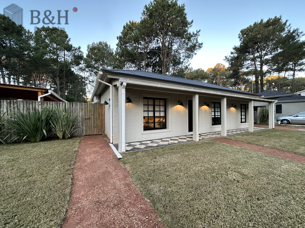 Casa ID.6000 - Vende casa de 3 dormitorios con fondo al Club de Golf, Punta Ballena
