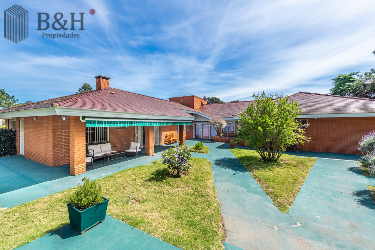 Casa ID.7824 - Vendemos espectacular casa de 4 dormitorios en Playa Mansa, Punta del este