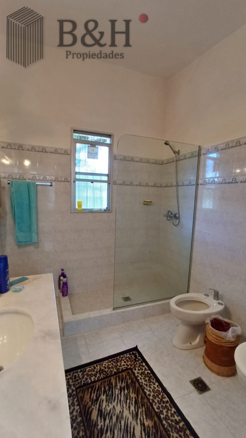 Casa ID.4220 - Vende Casa en Zona comercial en Lugano - Punta del Este