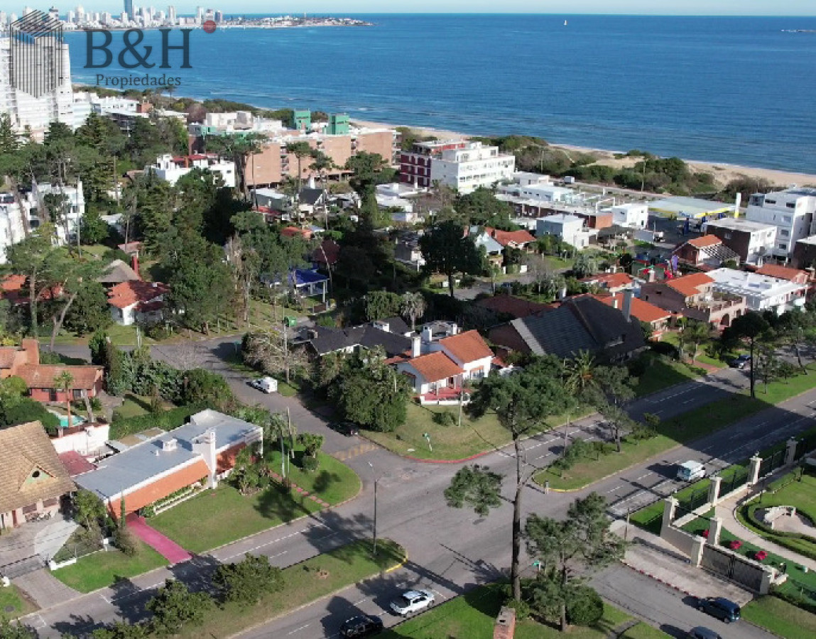 Casa ID.3827 - Casa de 4 dormitorios en Venta , Punta del este 
