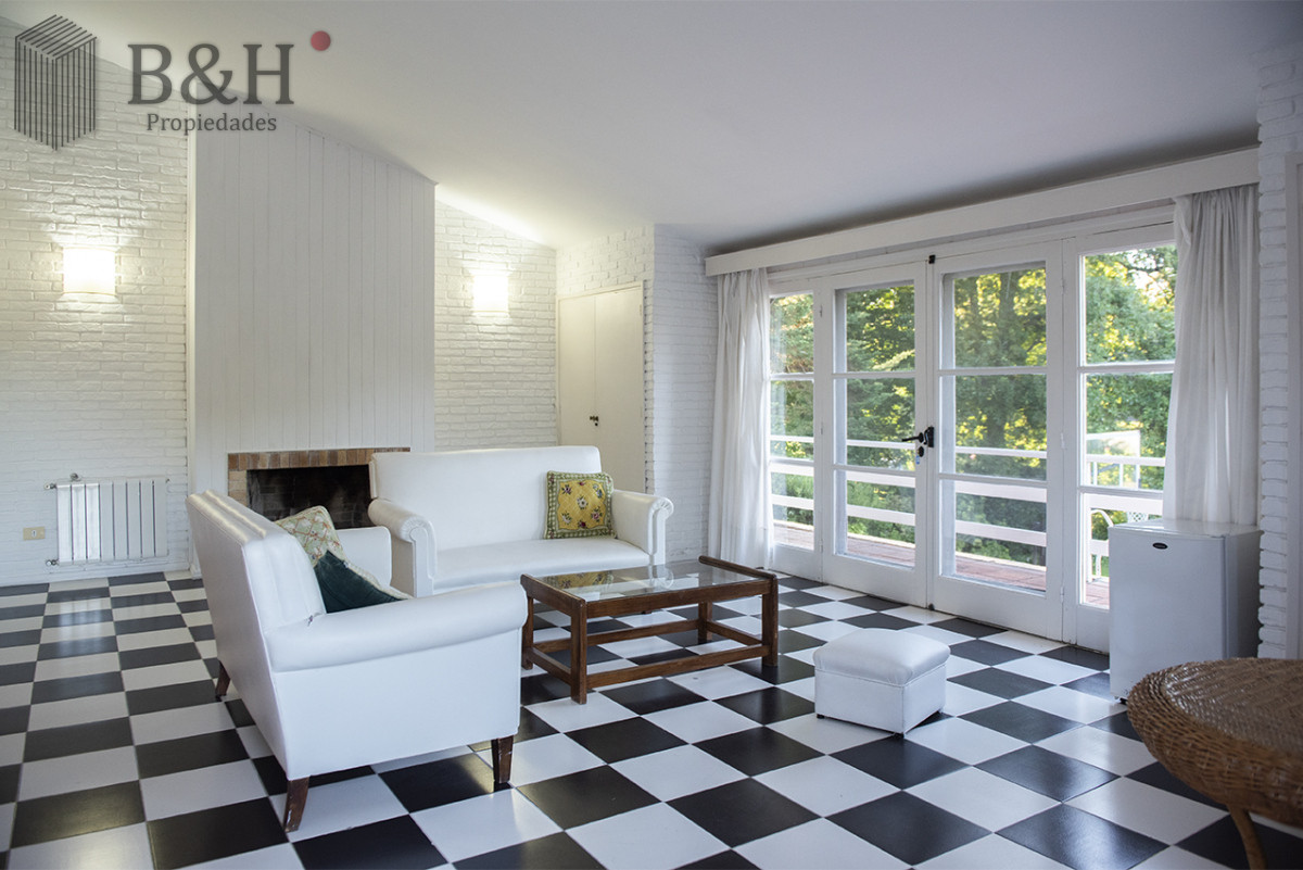 Casa ID.4215 - Vende casa en Brava, Punta del Este, de 5 dormitorios.