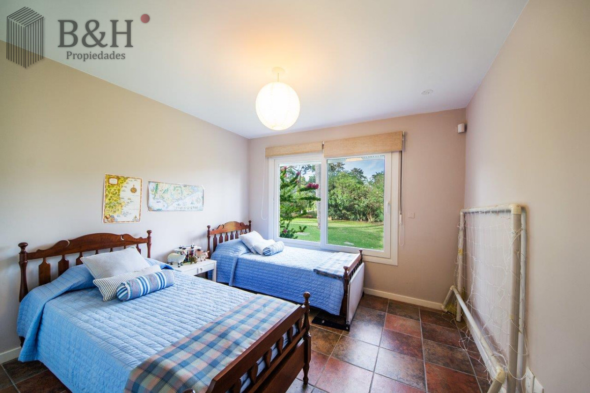 Casa ID.542 - Casa en venta de 5 dormitorios a metros del mar 