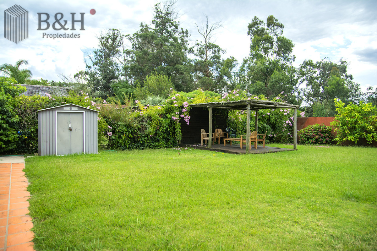 Casa ID.6694 - En venta casa de 3 Dormitorios en Jardines de Córdoba con Barbacoa 
