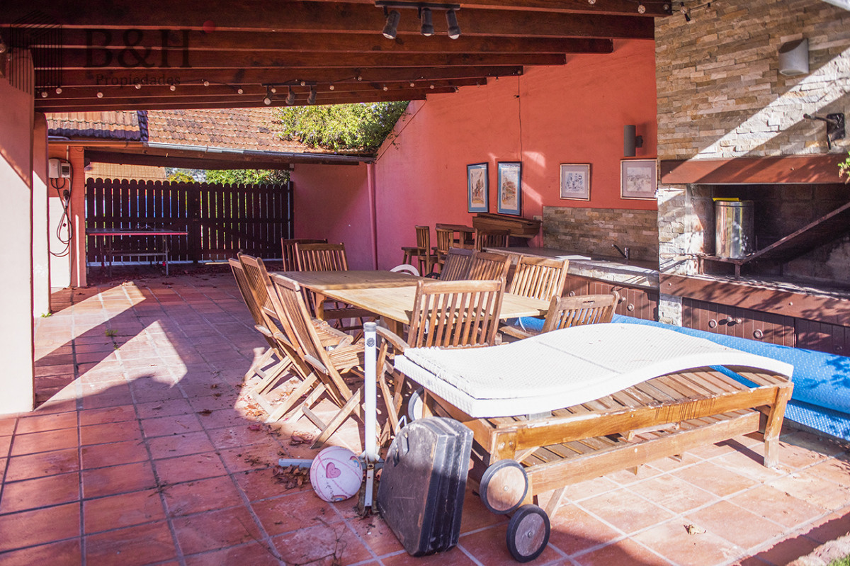 Casa ID.8024 - Muy linda casa en venta, zona inmejorable, 3 dormitorios y servicio