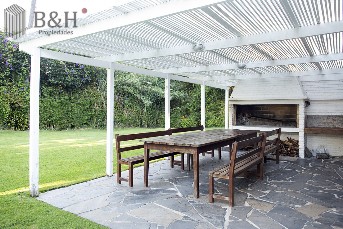 Casa ID.4215 - Vende casa en Brava, Punta del Este, de 5 dormitorios.