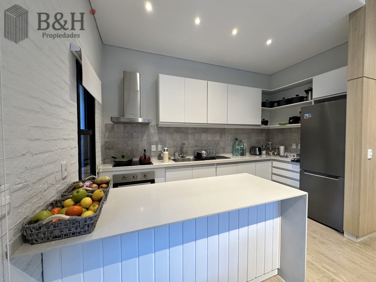 Casa ID.6000 - Vende casa de 3 dormitorios con fondo al Club de Golf, Punta Ballena