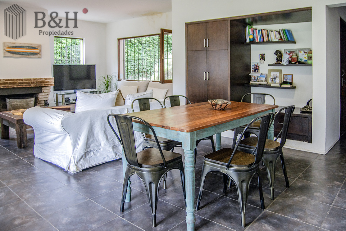 Casa ID.6619 - Excelente chalet de 5 dormitorios en venta a pasos de Playa Mansa Punta del Este