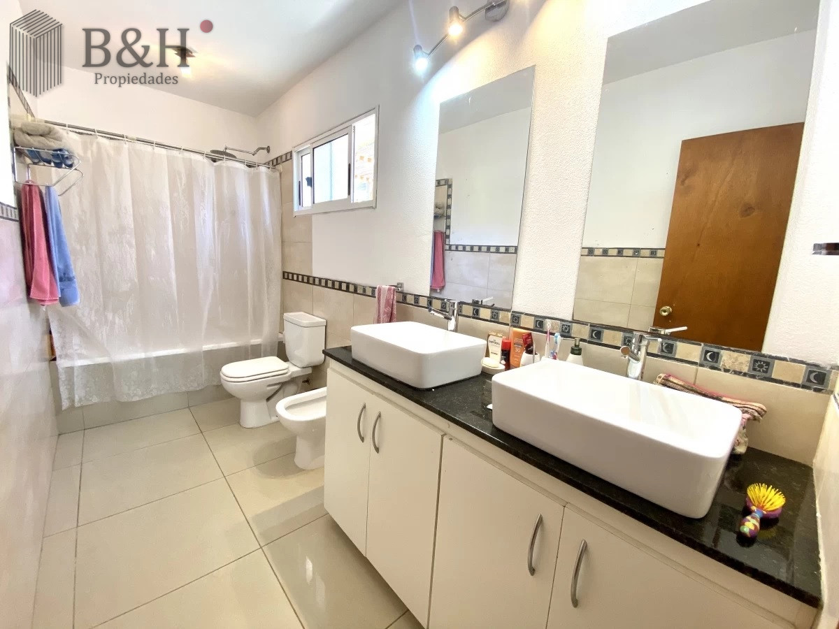 Casa ID.4272 - Vende casa en barrio privado la residence, de 4 dormitorios en Punta del Este 