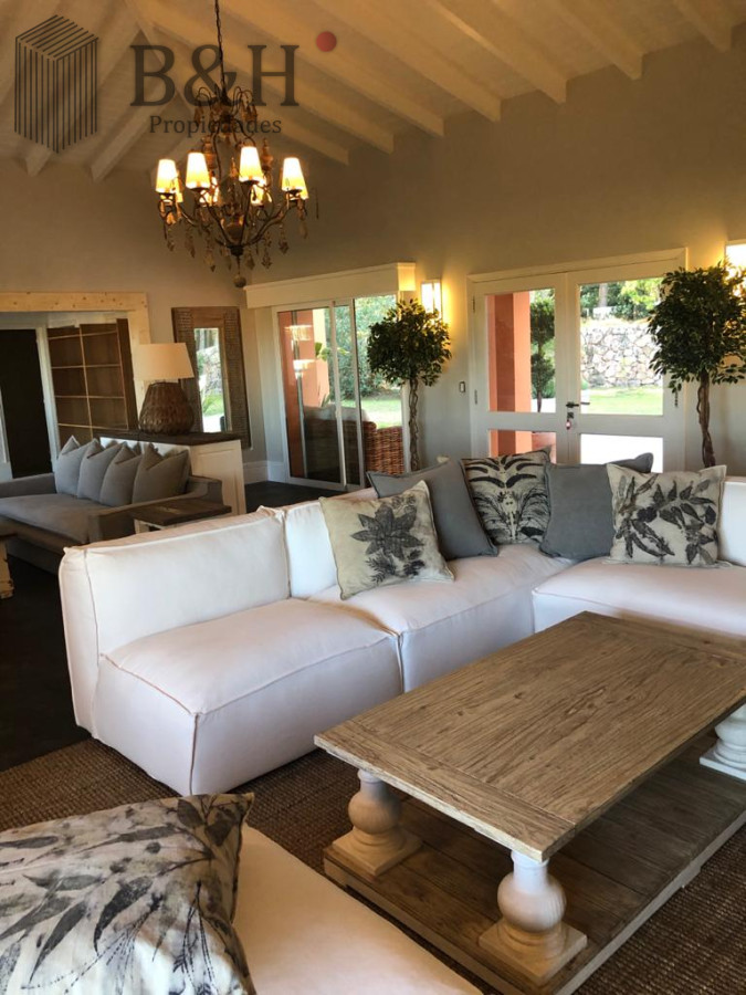 Casa ID.4219 - CASA CON ESTILO Y DISEÑO