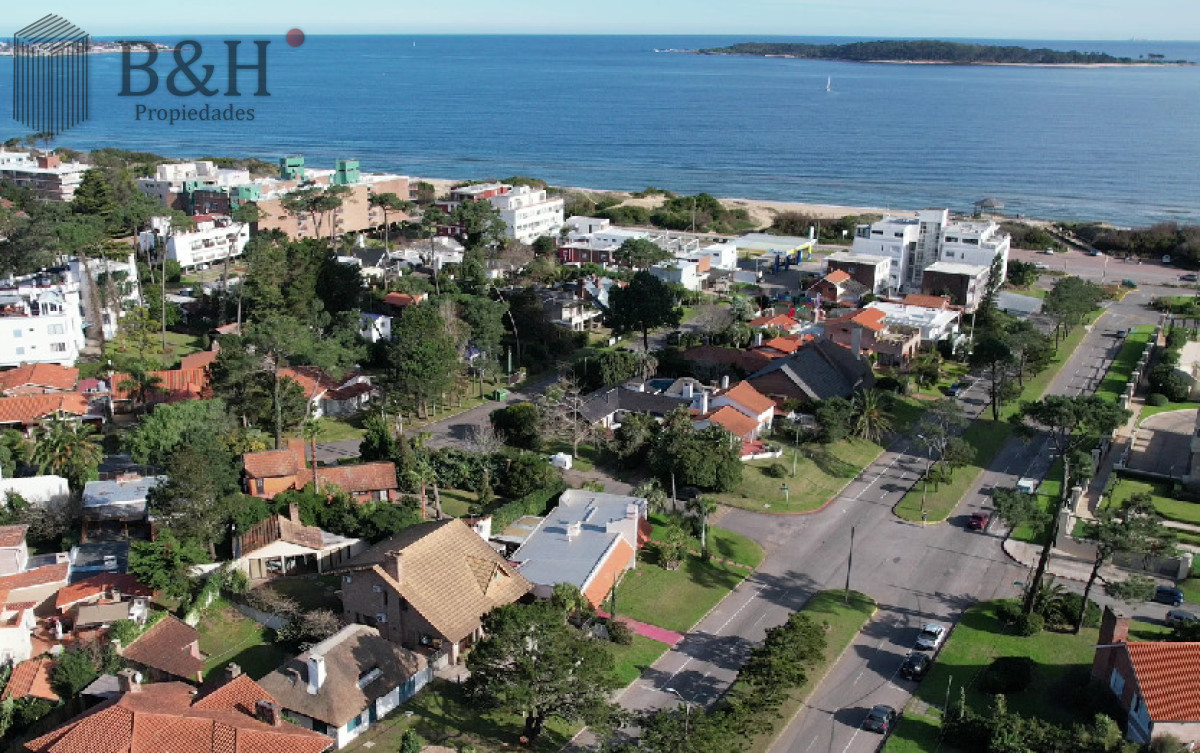 Casa ID.3827 - Casa de 4 dormitorios en Venta , Punta del este 