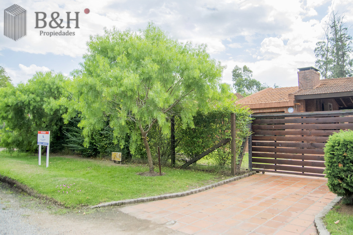 Casa ID.6694 - En venta casa de 3 Dormitorios en Jardines de Córdoba con Barbacoa 
