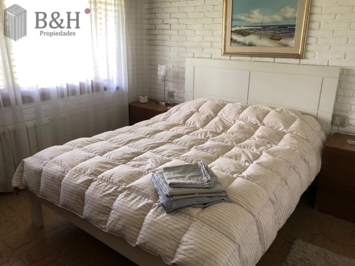 Casa ID.4236 - Muy buena propiedad en venta, 5 dormitorios en barrio Cantegril, Punta del Este 