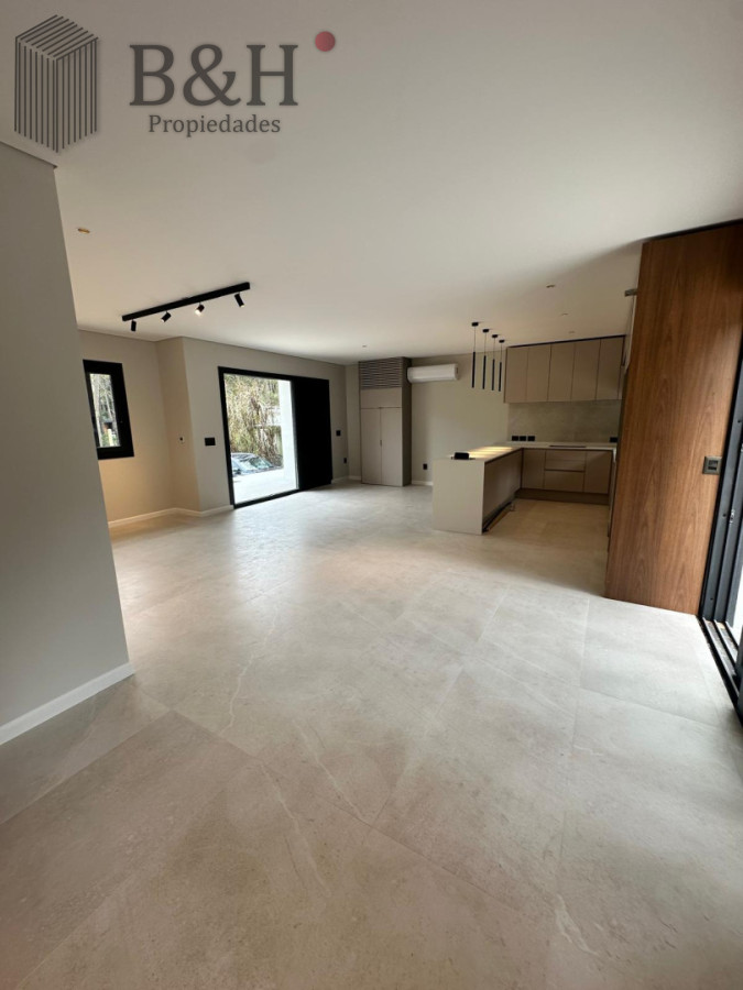 Casa ID.6058 - Vende casa a estrenar en Club del lago, Punta Ballena 