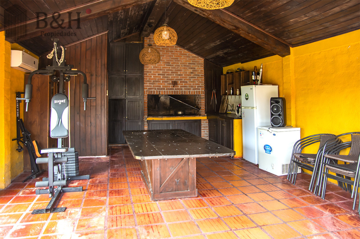 Casa ID.6694 - En venta casa de 3 Dormitorios en Jardines de Córdoba con Barbacoa 