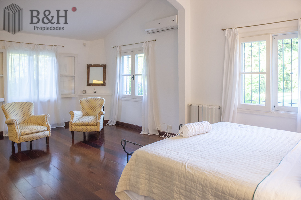 Casa ID.4215 - Vende casa en Brava, Punta del Este, de 5 dormitorios.
