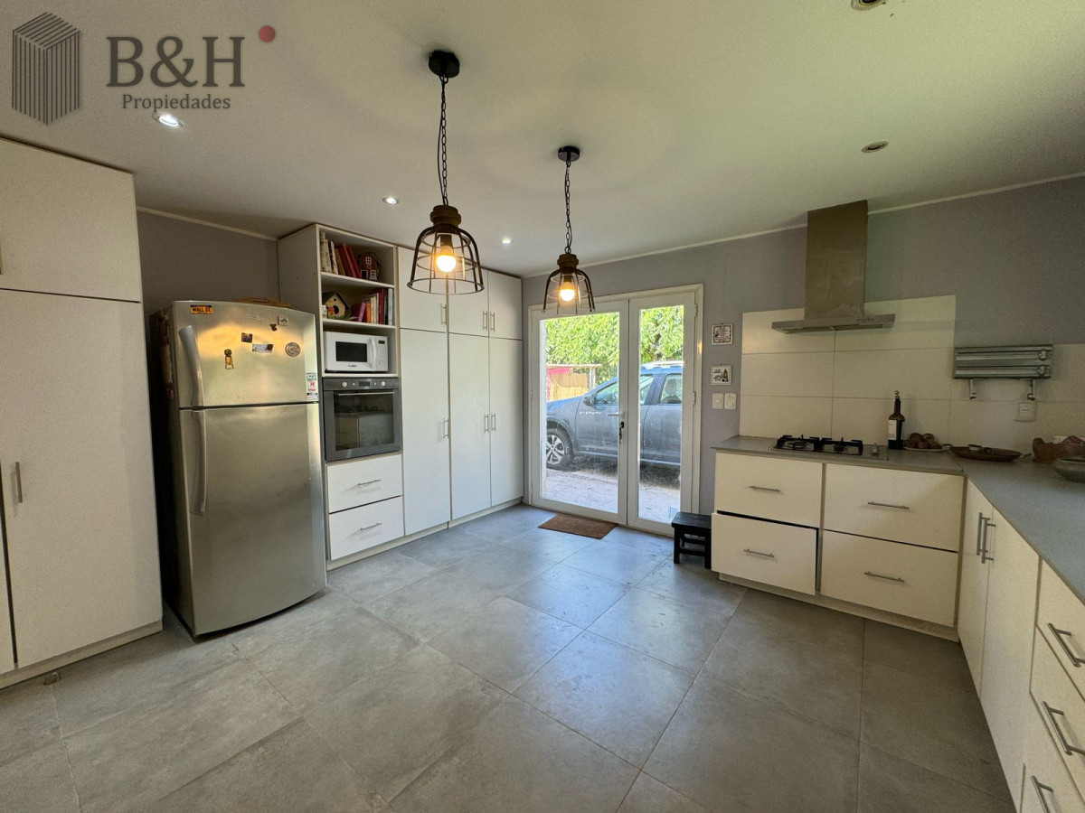 Casa ID.4235 - En venta casa de 3 dormitorios, con piscina y barbacoa, en Barrio Golf, Punta Este