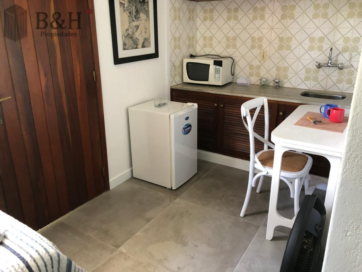Casa ID.4236 - Muy buena propiedad en venta, 5 dormitorios en barrio Cantegril, Punta del Este 
