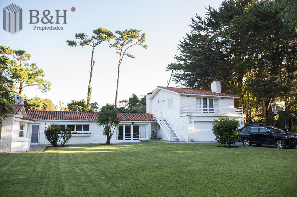 Casa ID.4215 - Vende casa en Brava, Punta del Este, de 5 dormitorios.