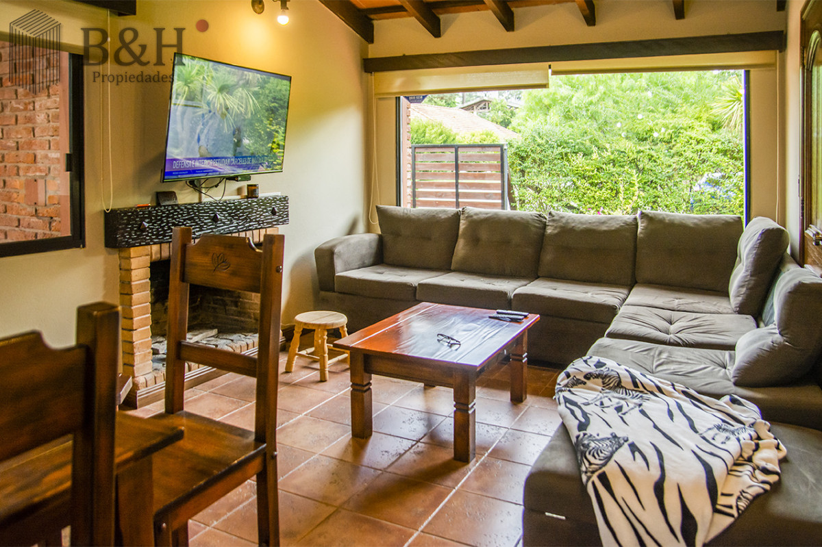 Casa ID.6694 - En venta casa de 3 Dormitorios en Jardines de Córdoba con Barbacoa 