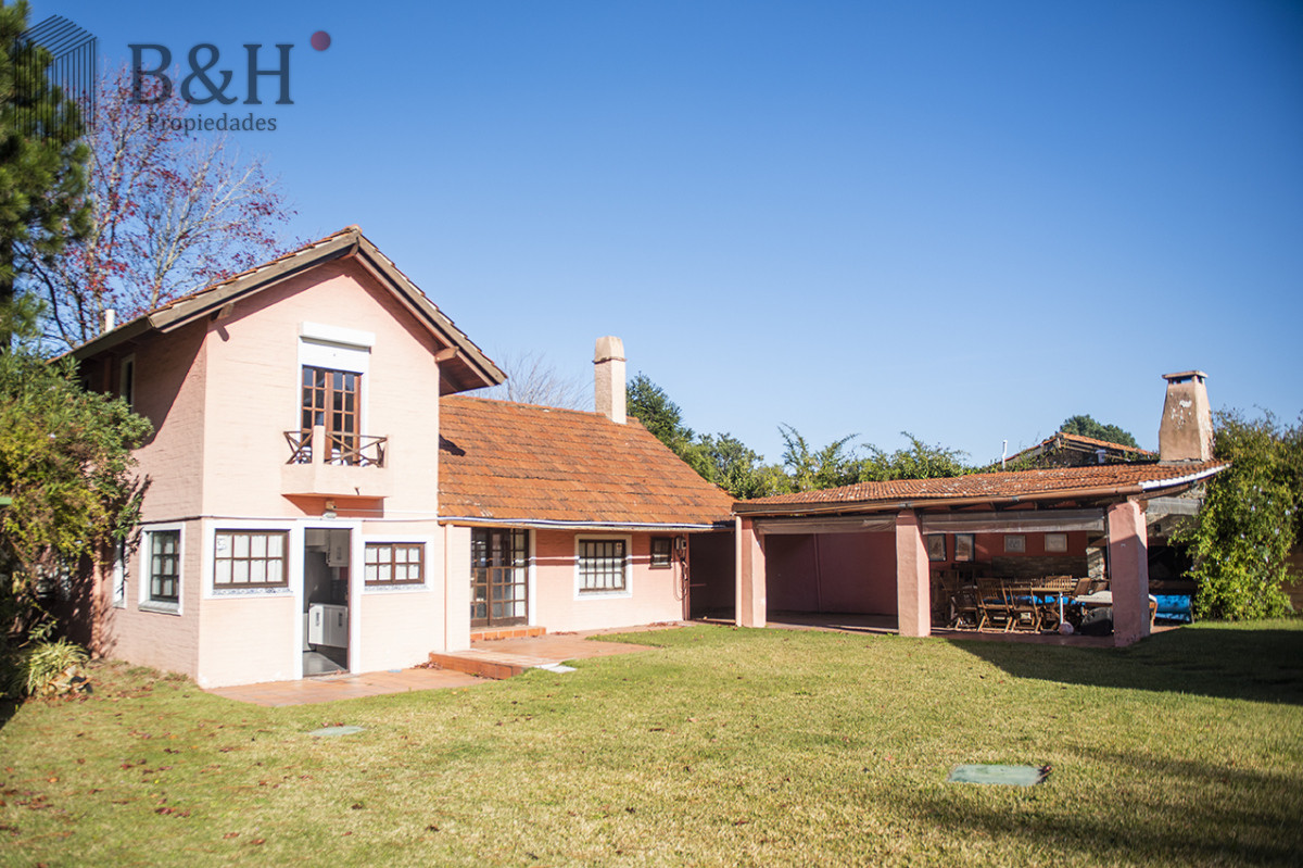 Casa ID.8024 - Muy linda casa en venta, zona inmejorable, 3 dormitorios y servicio