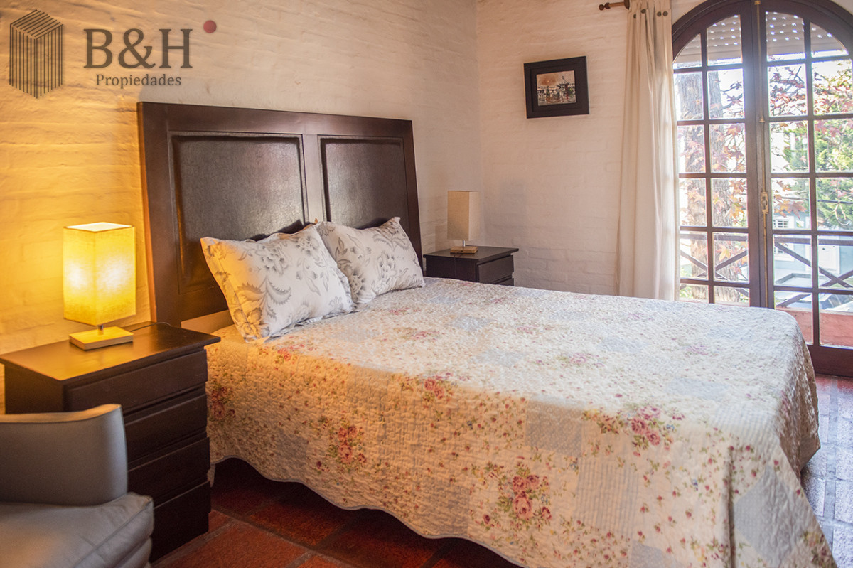 Casa ID.8024 - Muy linda casa en venta, zona inmejorable, 3 dormitorios y servicio