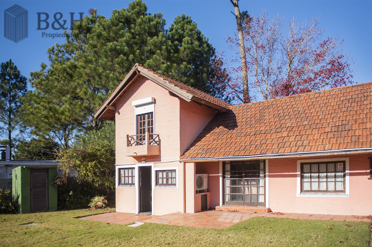 Casa ID.8024 - Muy linda casa en venta, zona inmejorable, 3 dormitorios y servicio