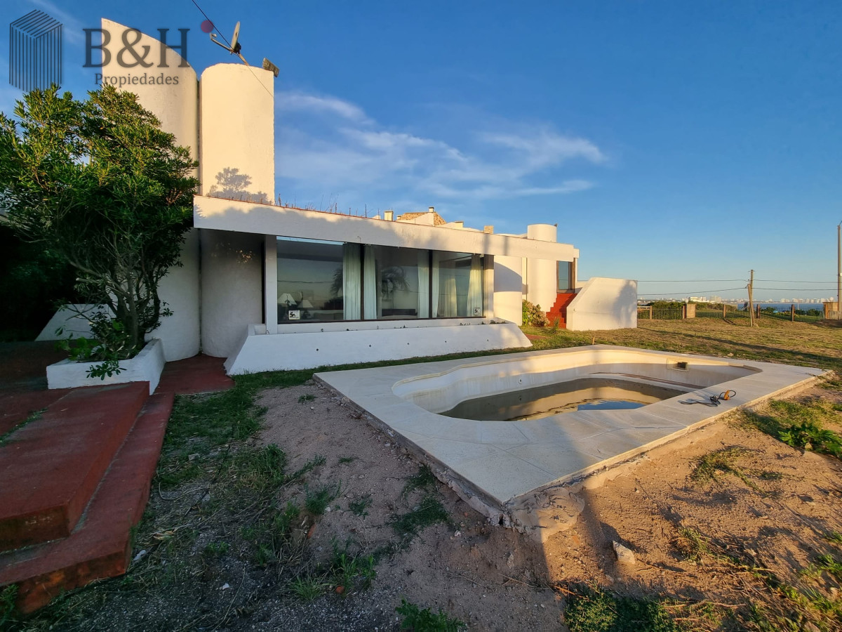 Casa ID.4217 - Espectacular casa con linda vista al mar